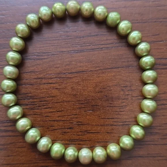 New. 8.mm Olive Green Cultured Freshwater Pearl Stretch Bracelet - Picture 1 of 3